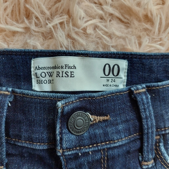 Abercrombie & Fitch Low Rise Distressed Jean Short - Size 00 w24 - Picture 3 of 12